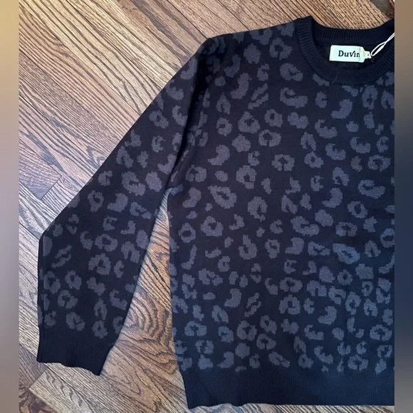 DUVIN MEN’S BLACK LEOPARD CREW KNIT SWEATER